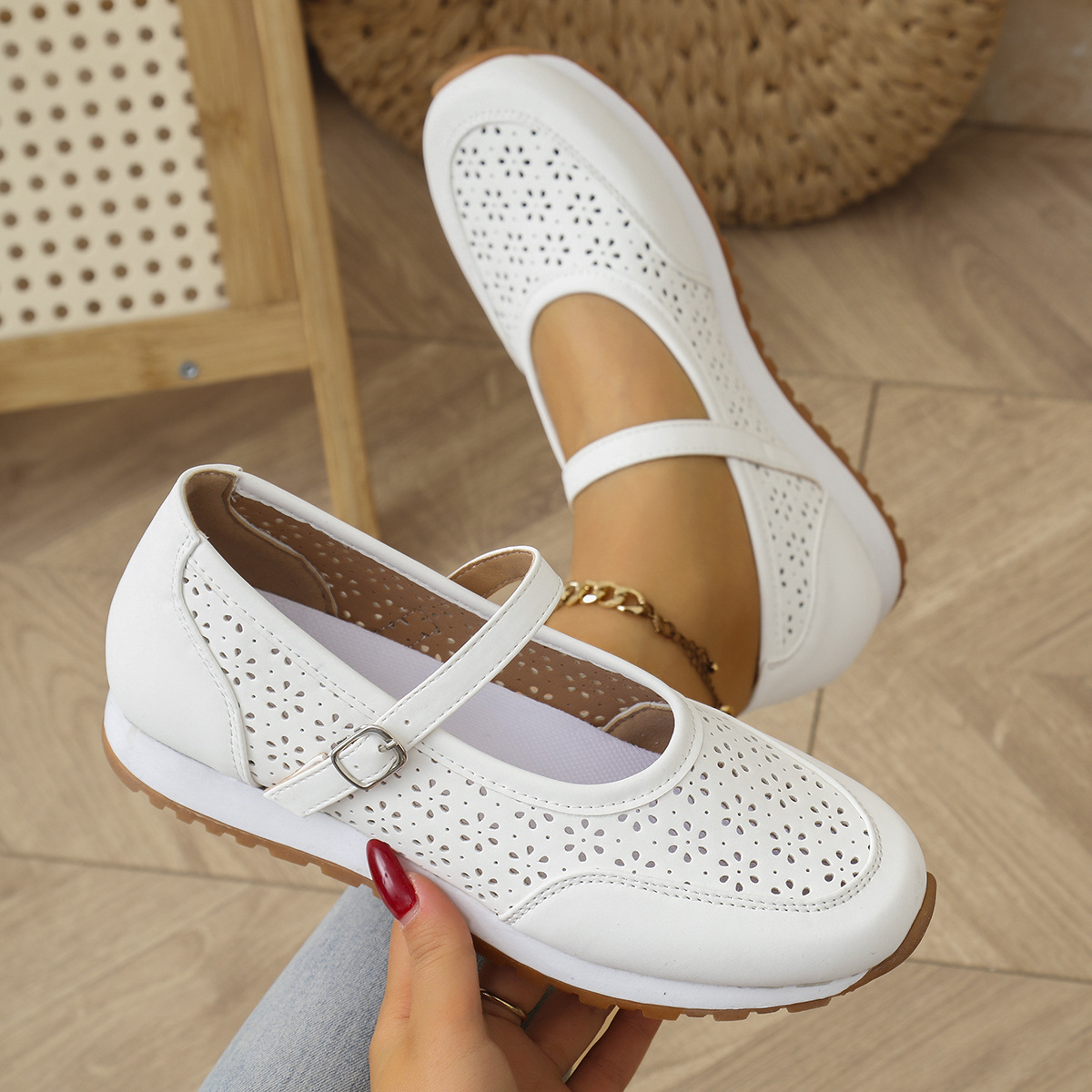 Women's Perforated Sneakers Su - огляд і ціна Women Shoes Us To Eu